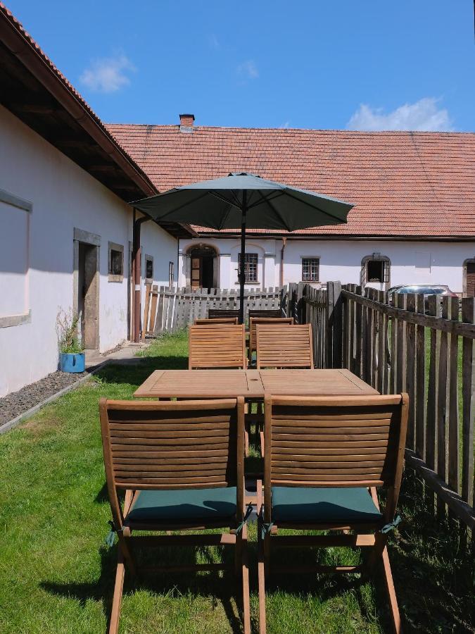 Apartmany V Broumovskem Statku Екстер'єр фото